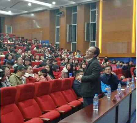 必赢官网隆重召开新生专业介绍会