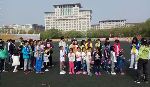 437ccm必赢国际首页欢迎您举办“迎‘六一’东林宝贝趣味运动会”